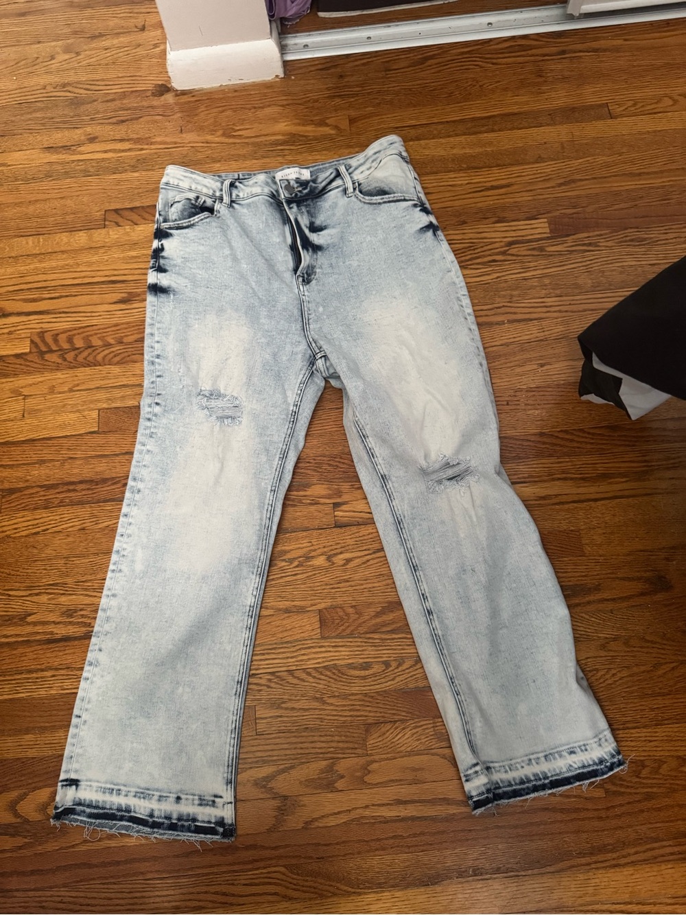 Light Acid-Wash Wide-Leg Jeans with Distressed Detail
